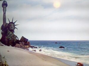 Escena del final de la película El planeta de los simios con Charlton Heston